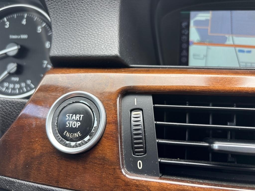 BMW 3-Series  2011