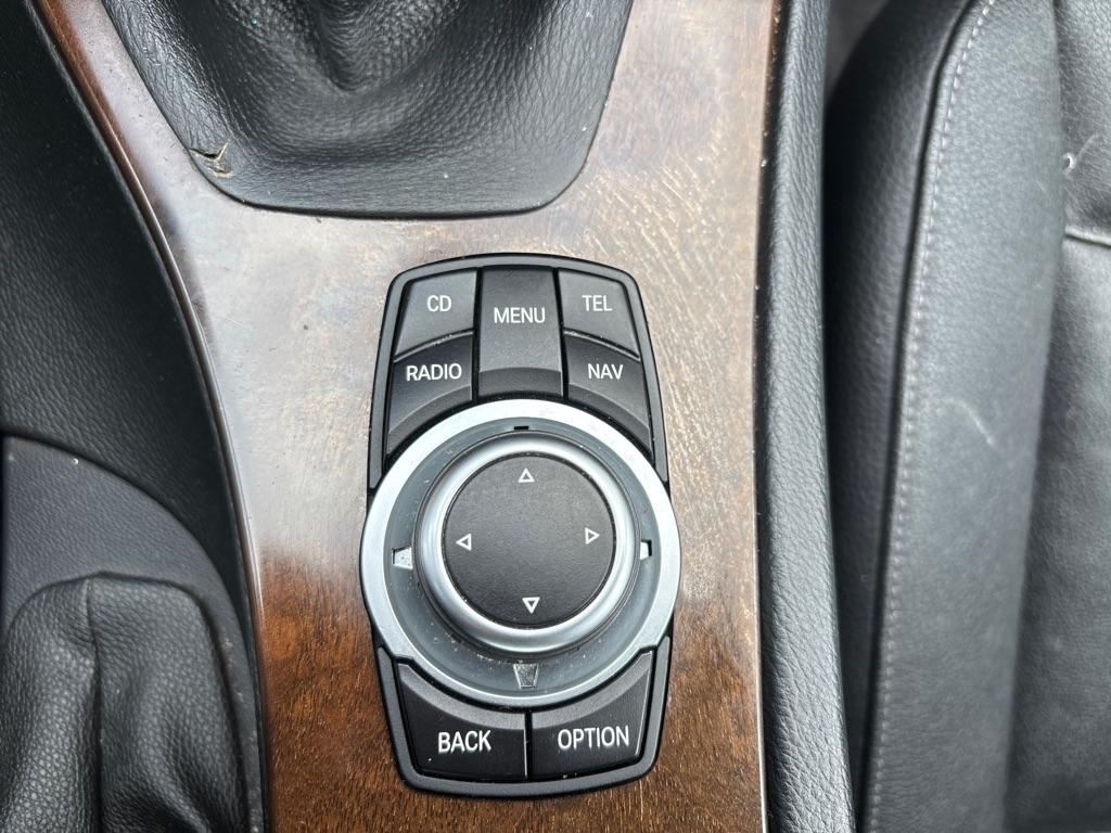 BMW 3-Series  2011