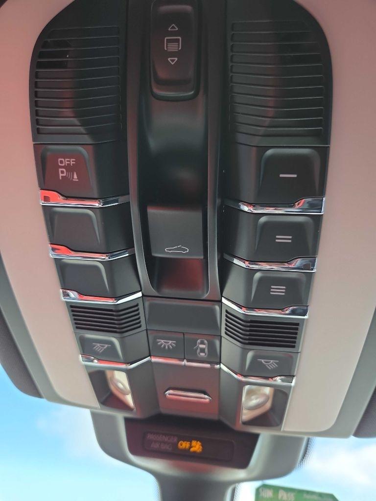 Porsche Macan  2016