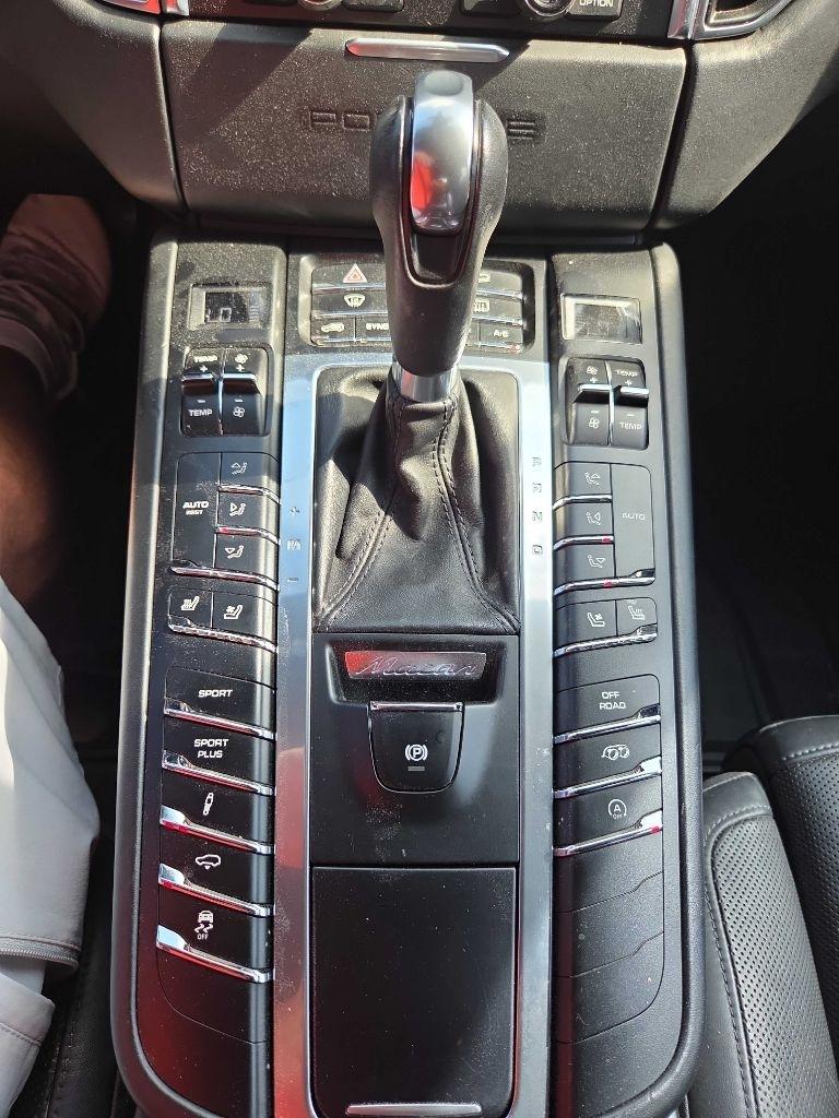 Porsche Macan  2016