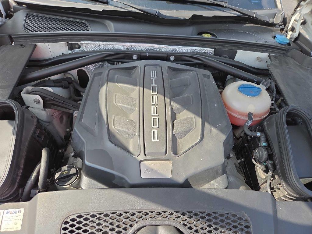 Porsche Macan  2016