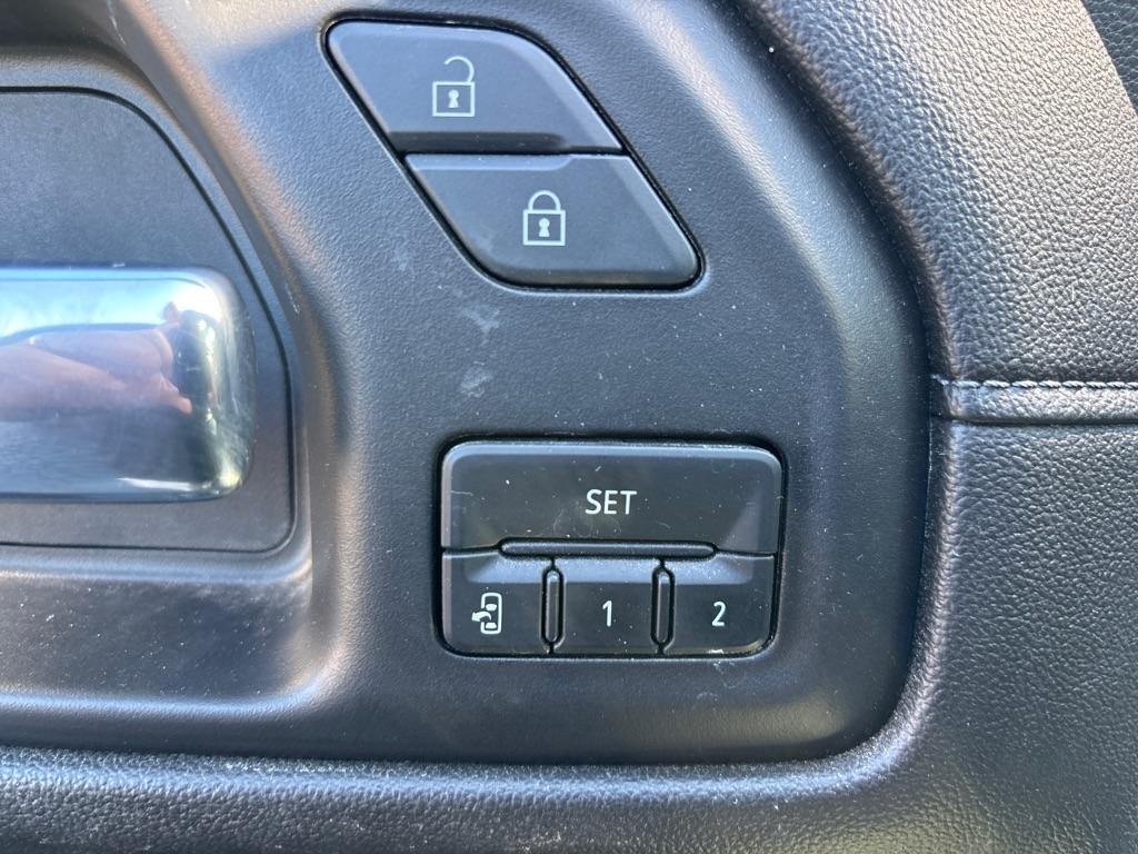 Chevrolet Silverado LTD photo 13