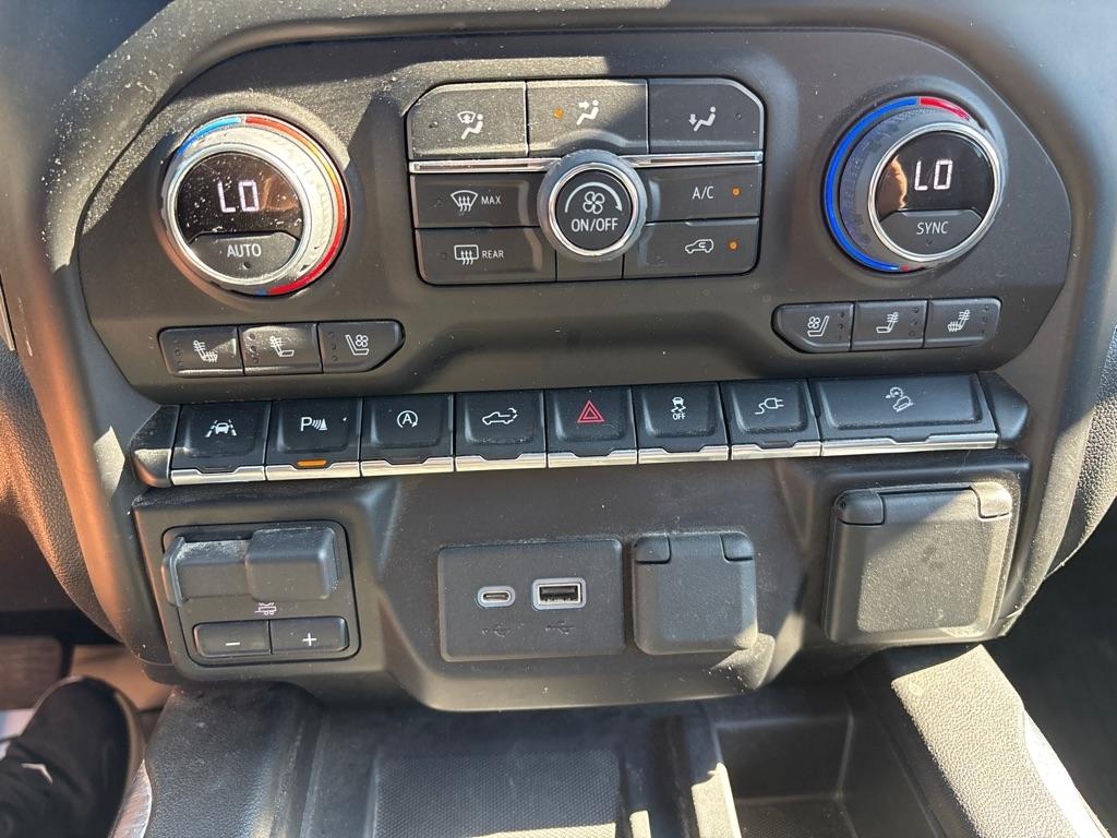 Chevrolet Silverado LTD photo 23