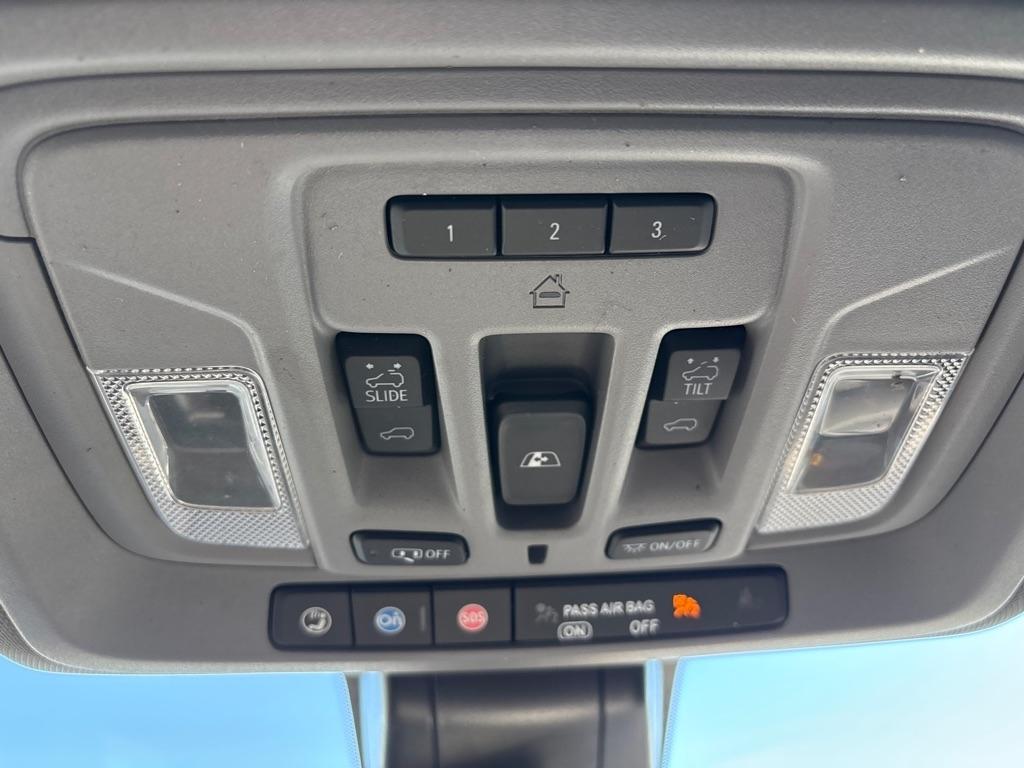 Chevrolet Silverado LTD photo 24
