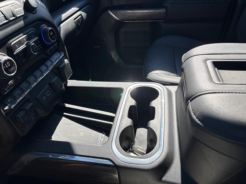 Chevrolet Silverado LTD photo 26