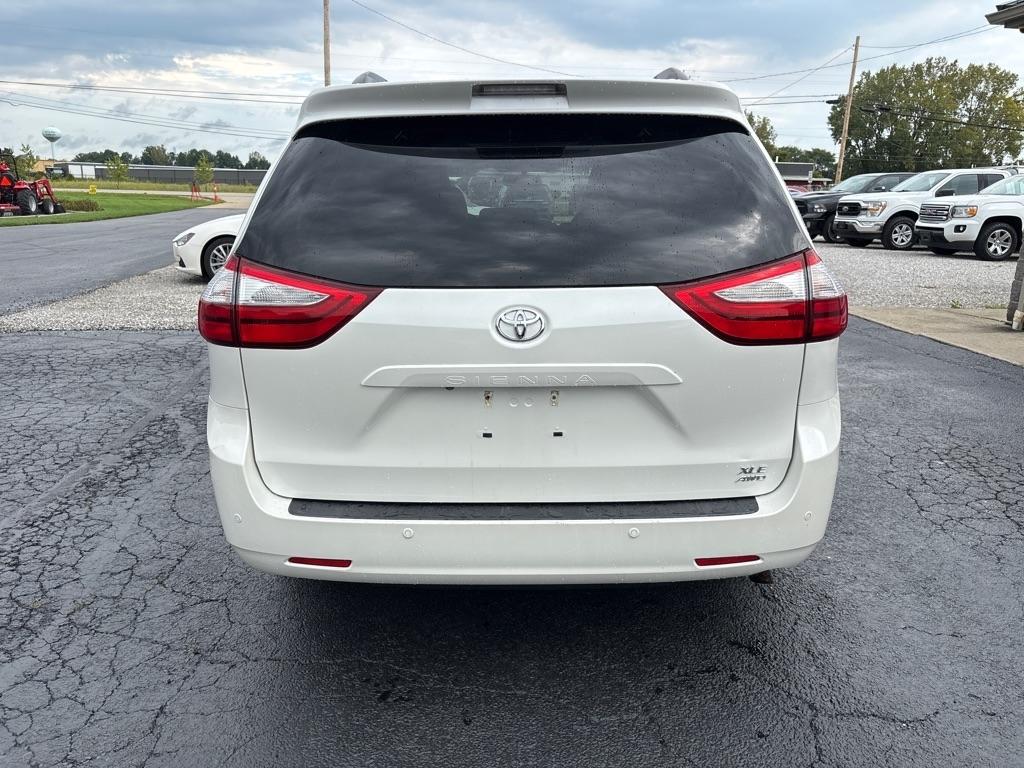 Toyota Sienna  2017