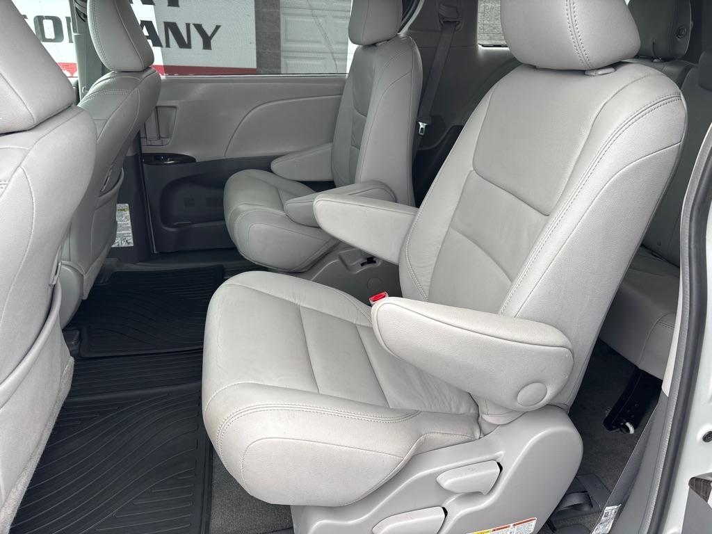 Toyota Sienna  2017