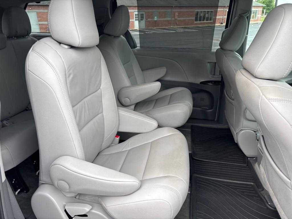 Toyota Sienna  2017