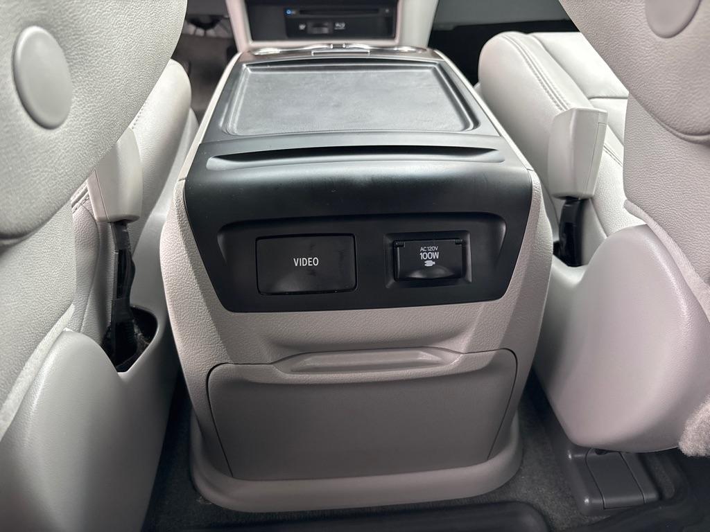 Toyota Sienna  2017