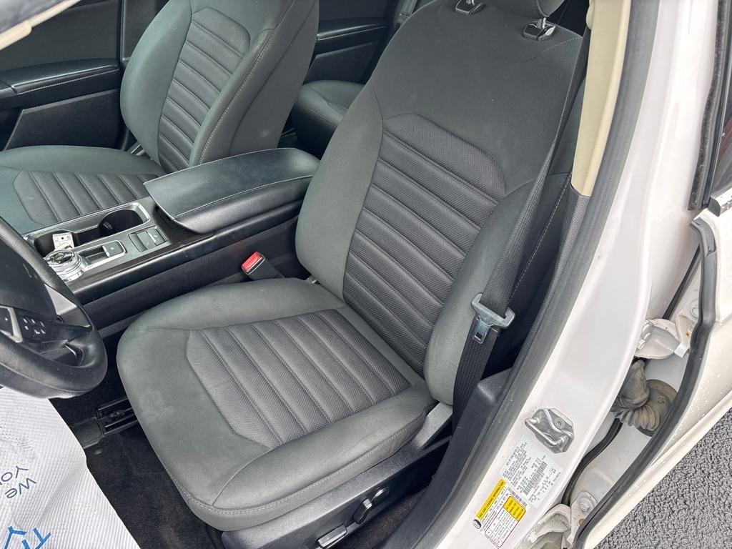 Ford Fusion photo 8