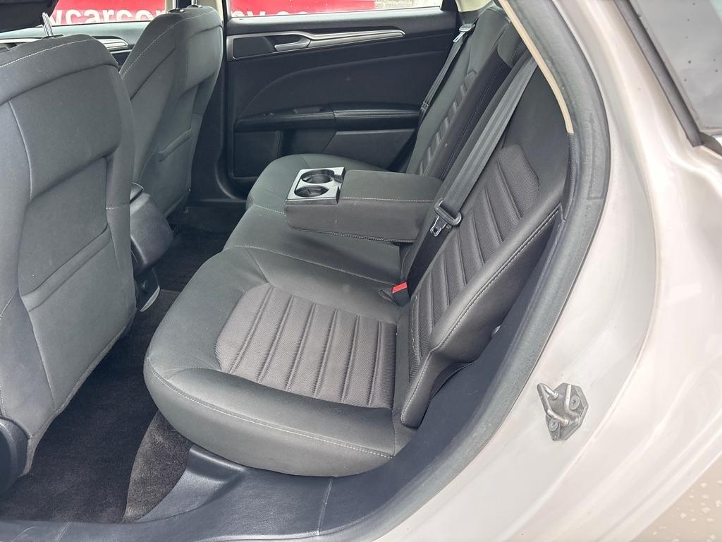Ford Fusion photo 9