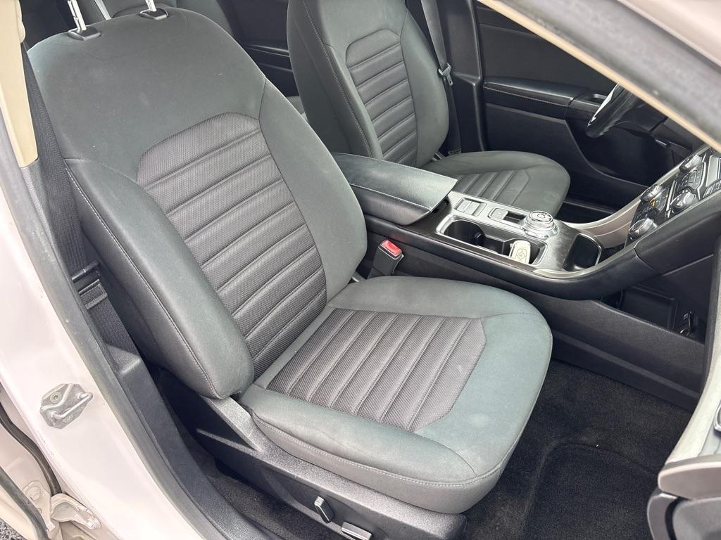 Ford Fusion photo 10
