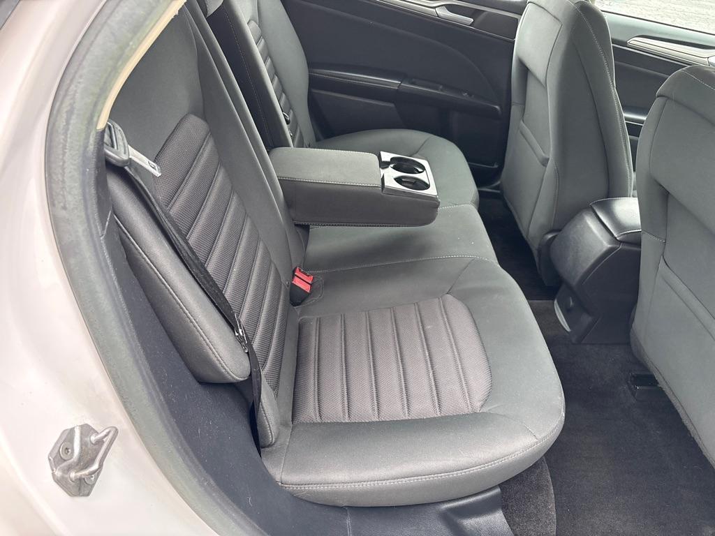 Ford Fusion photo 11