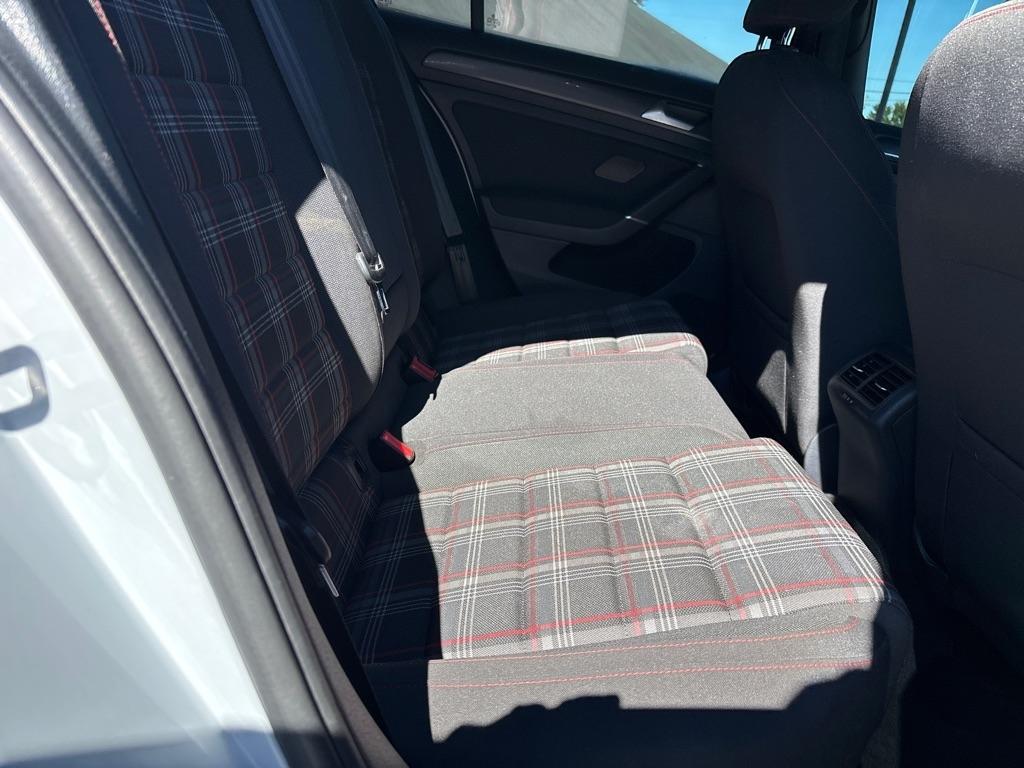 Volkswagen Golf GTI photo 11