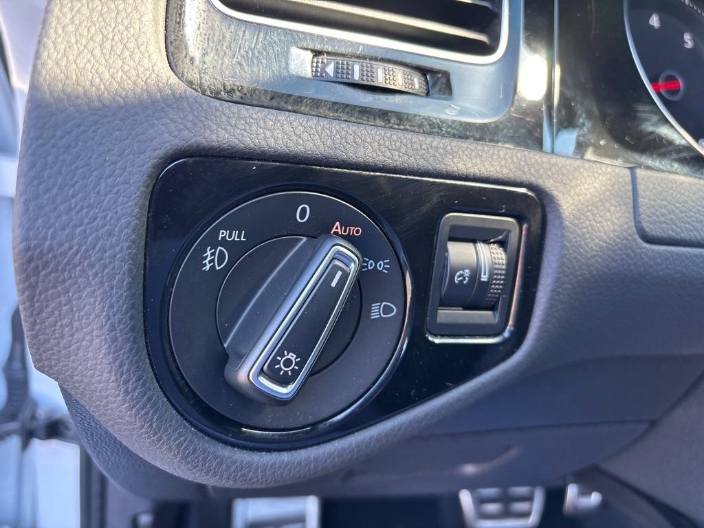 Volkswagen Golf GTI photo 16
