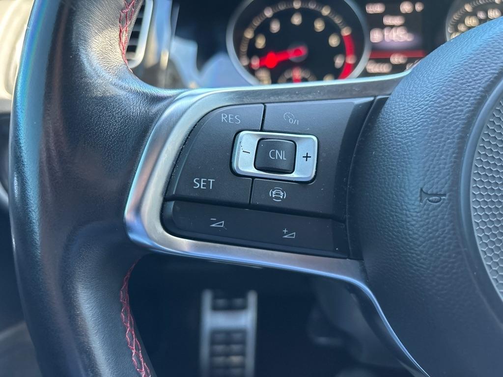 Volkswagen Golf GTI photo 18