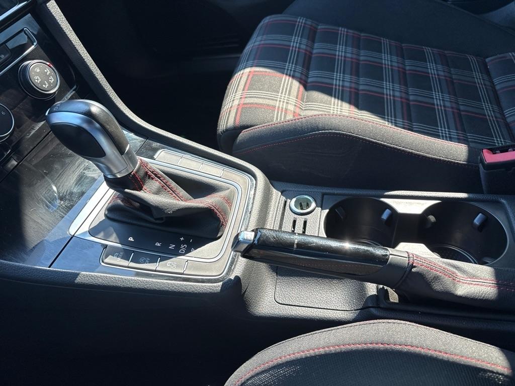 Volkswagen Golf GTI photo 23