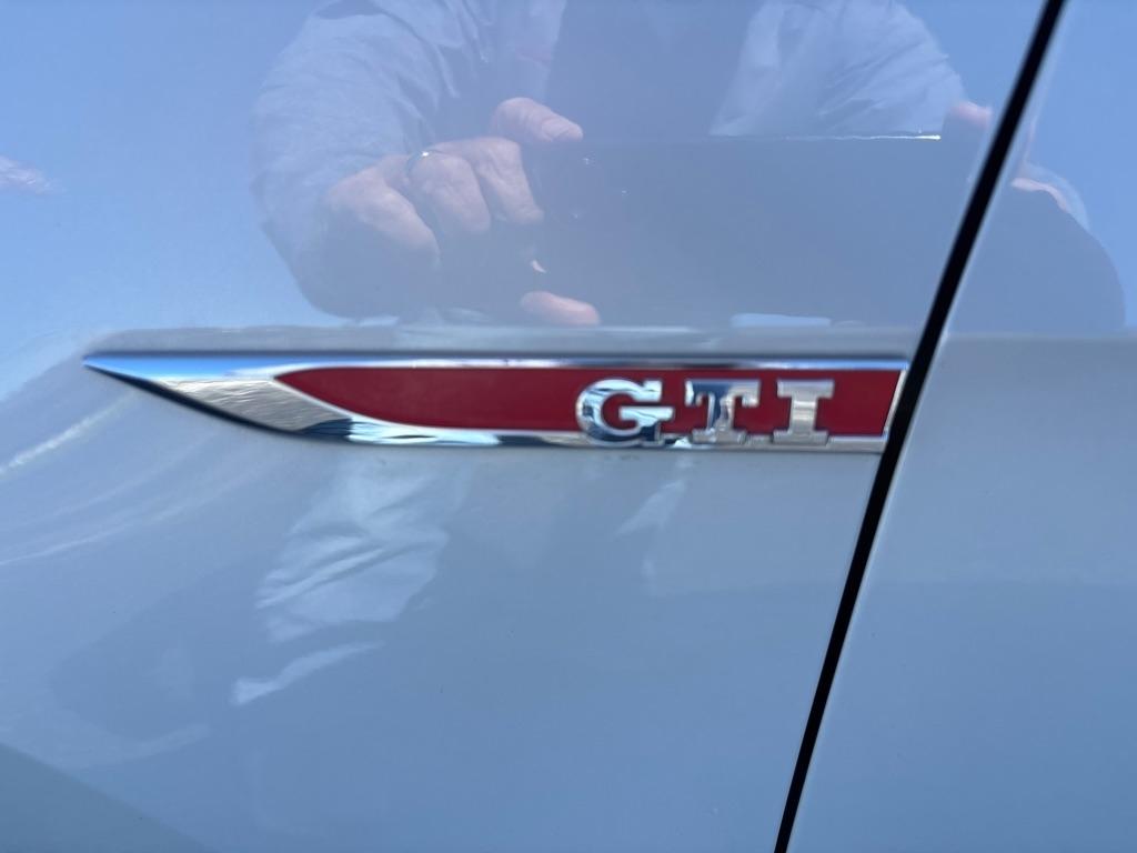 Volkswagen Golf GTI photo 26