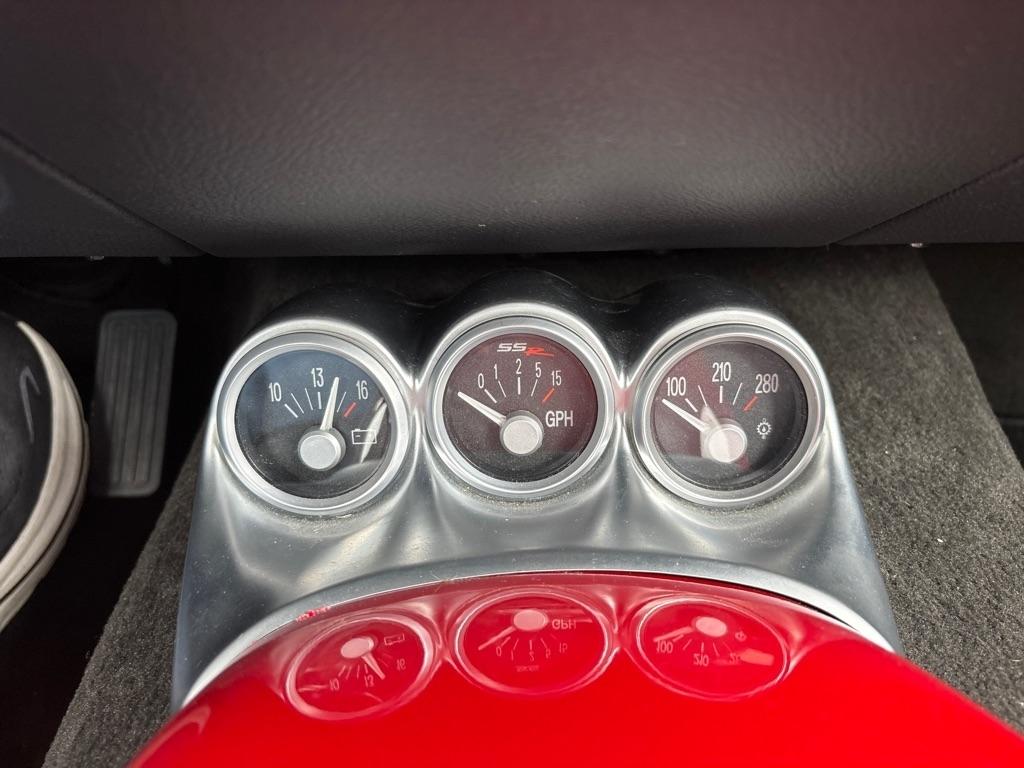 2004 Chevrolet SSR LS - Photo 17