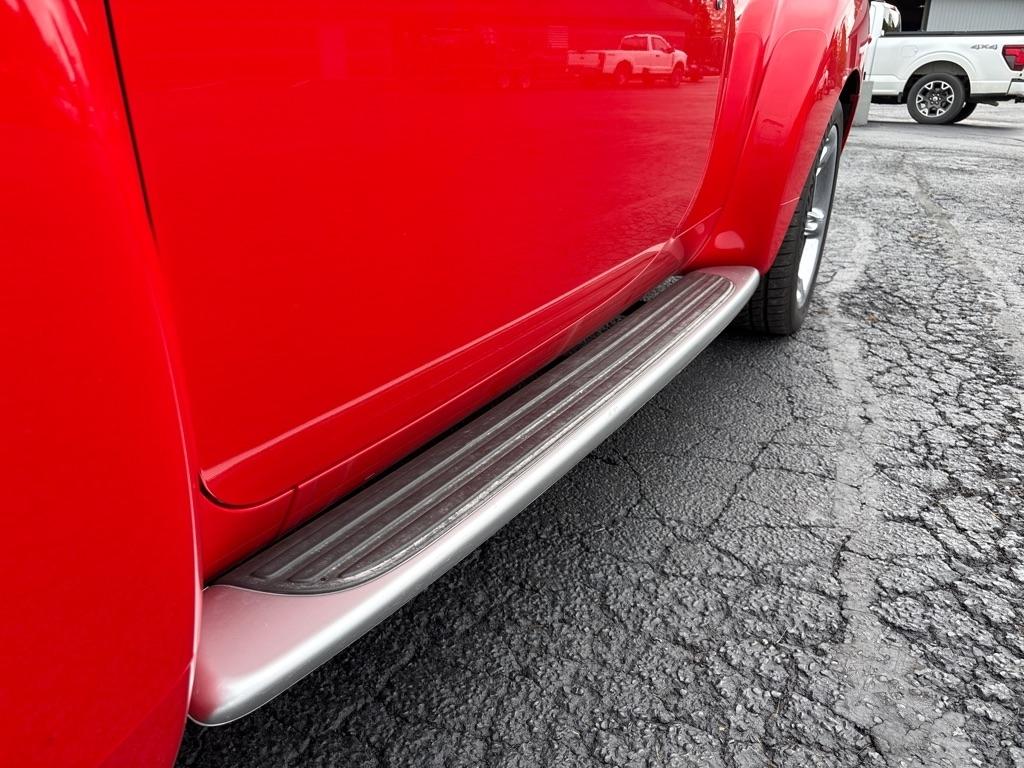 2004 Chevrolet SSR LS - Photo 23