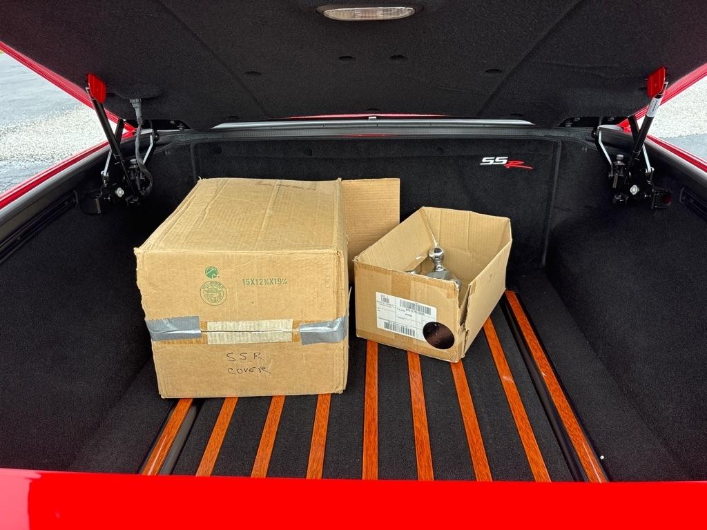 2004 Chevrolet SSR LS - Photo 25