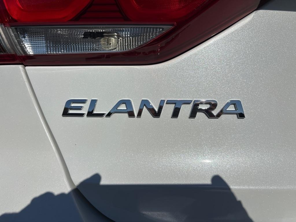 Hyundai Elantra  2018