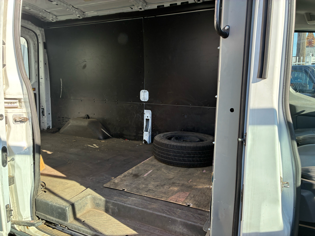 Ford Transit 250 Van Med. Roof w/Sliding Pass. 148-in. WB 2017