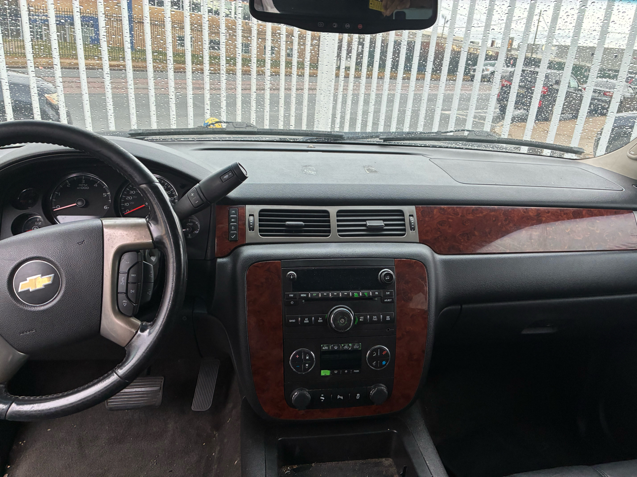 Chevrolet Suburban LT 1500 4WD 2014