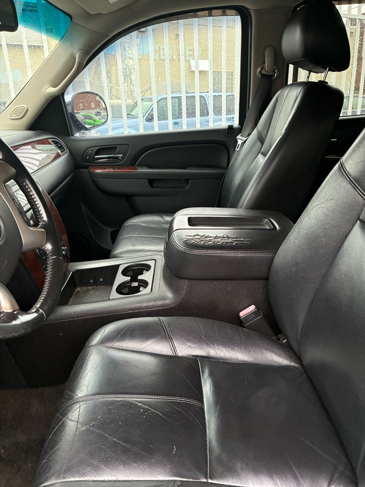 Chevrolet Suburban LT 1500 4WD 2014