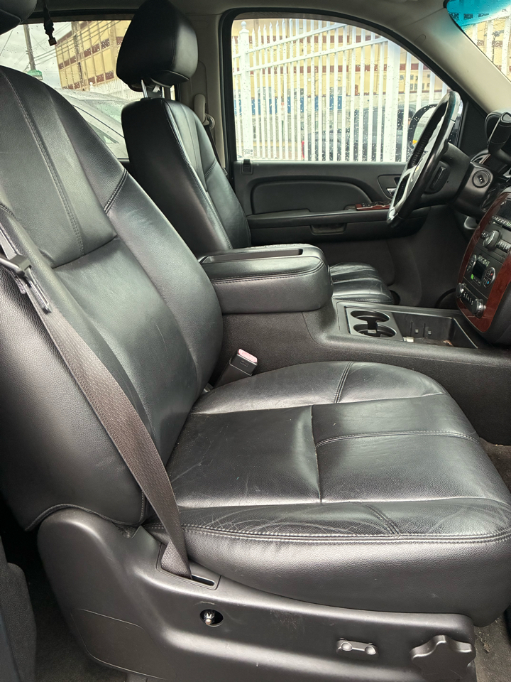 Chevrolet Suburban LT 1500 4WD 2014