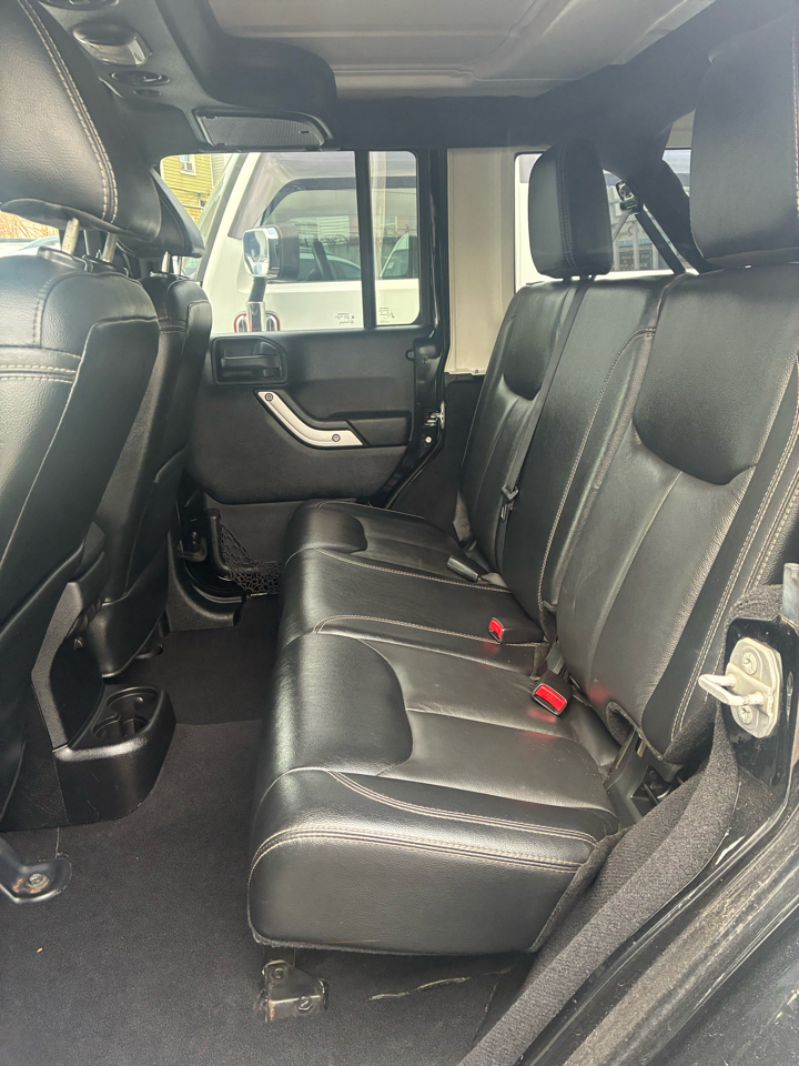 Jeep Wrangler Unlimited Sahara 4WD 2015