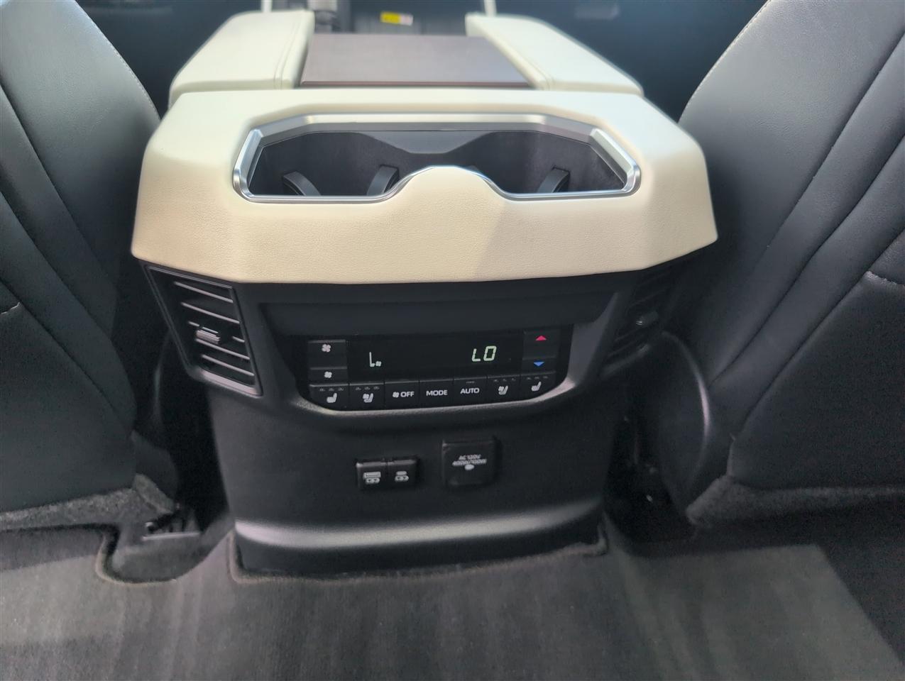 Toyota Sequoia  2023