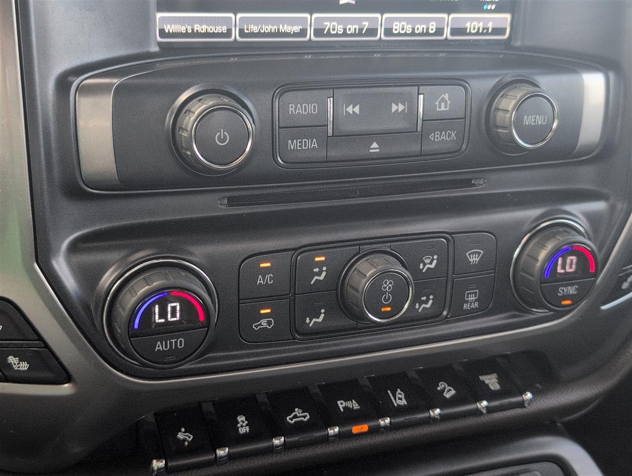 Chevrolet Silverado photo 17