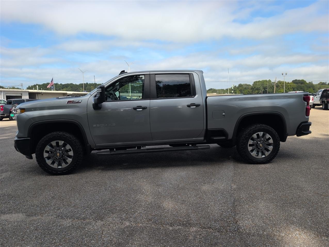 Chevrolet Silverado HD photo 2
