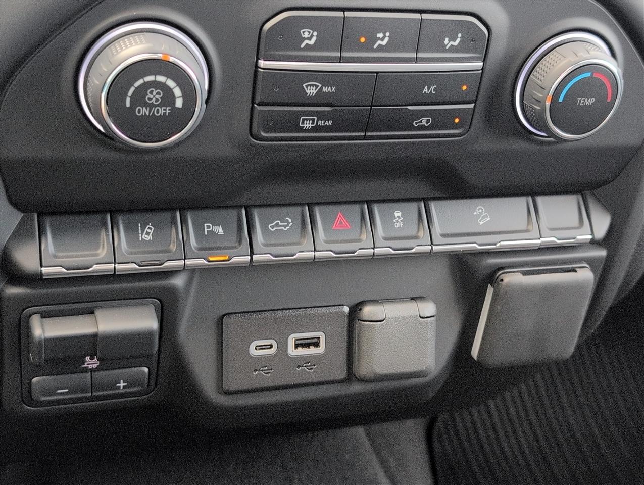 Chevrolet Silverado HD photo 18