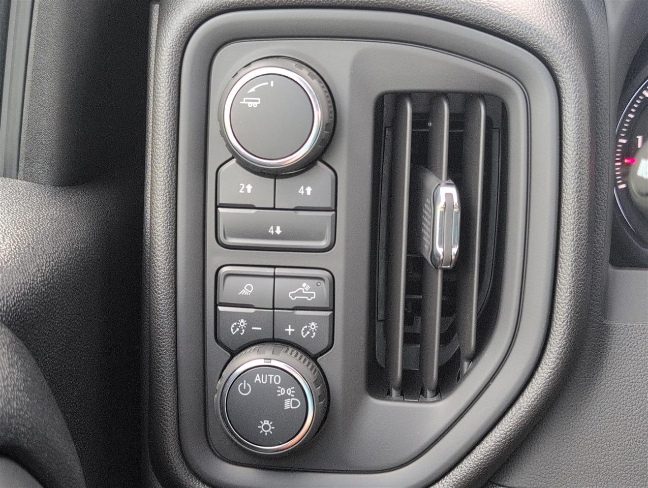Chevrolet Silverado HD photo 28