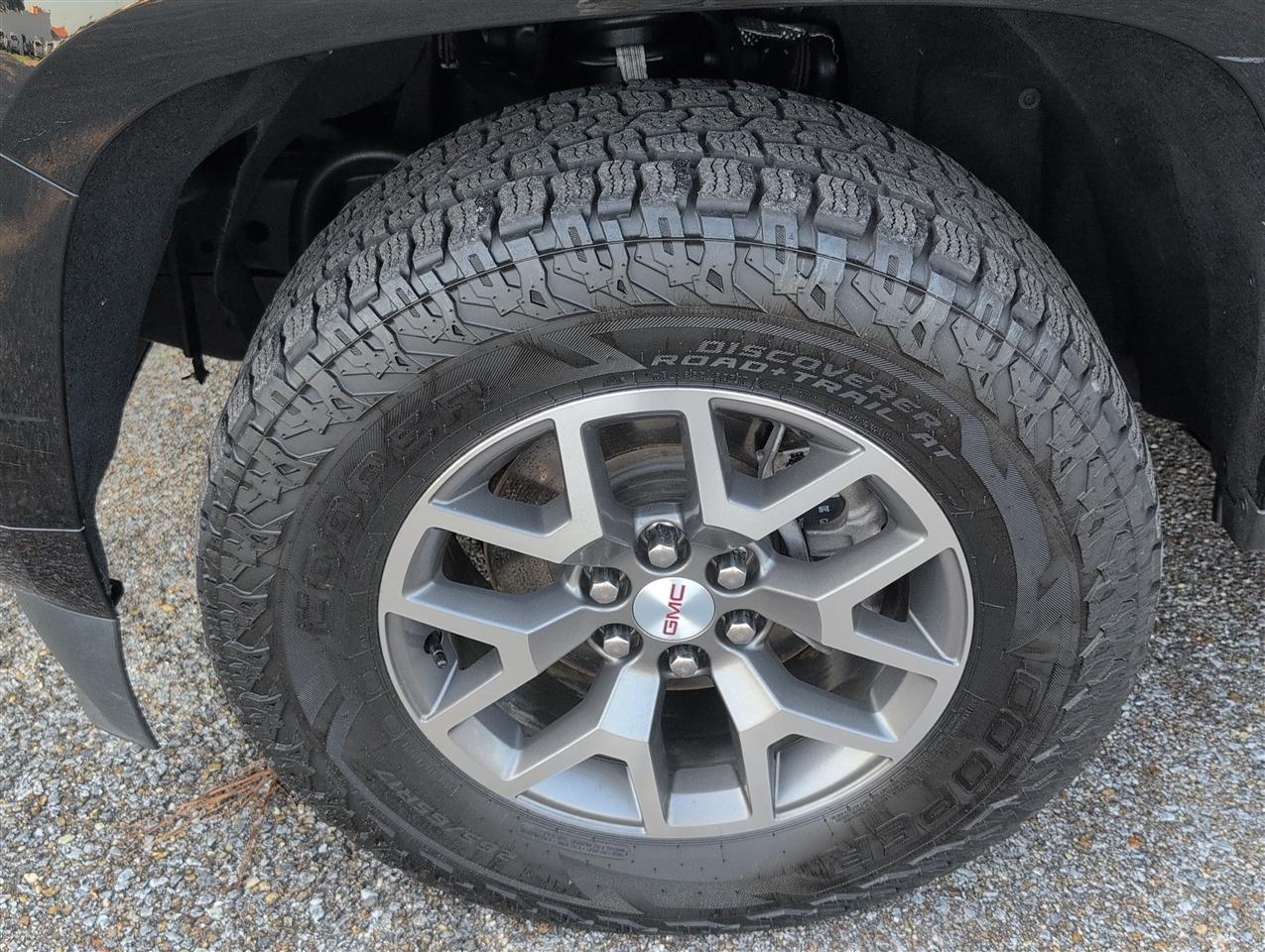 GMC Canyon photo 9