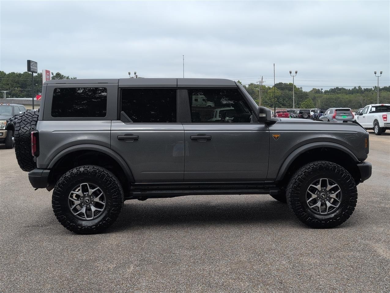 Ford Bronco photo 6