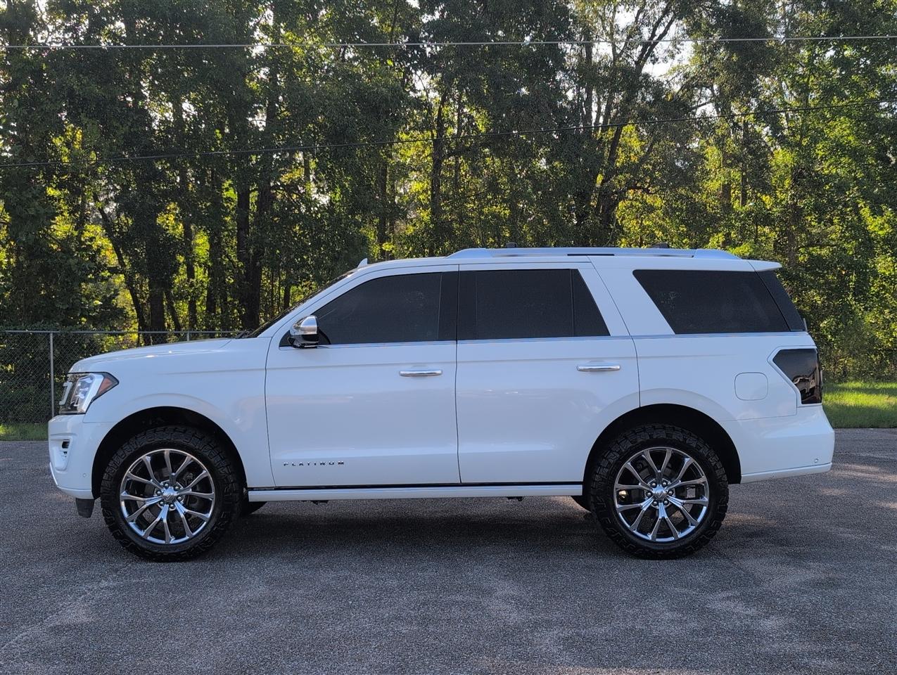 Ford Expedition photo 2