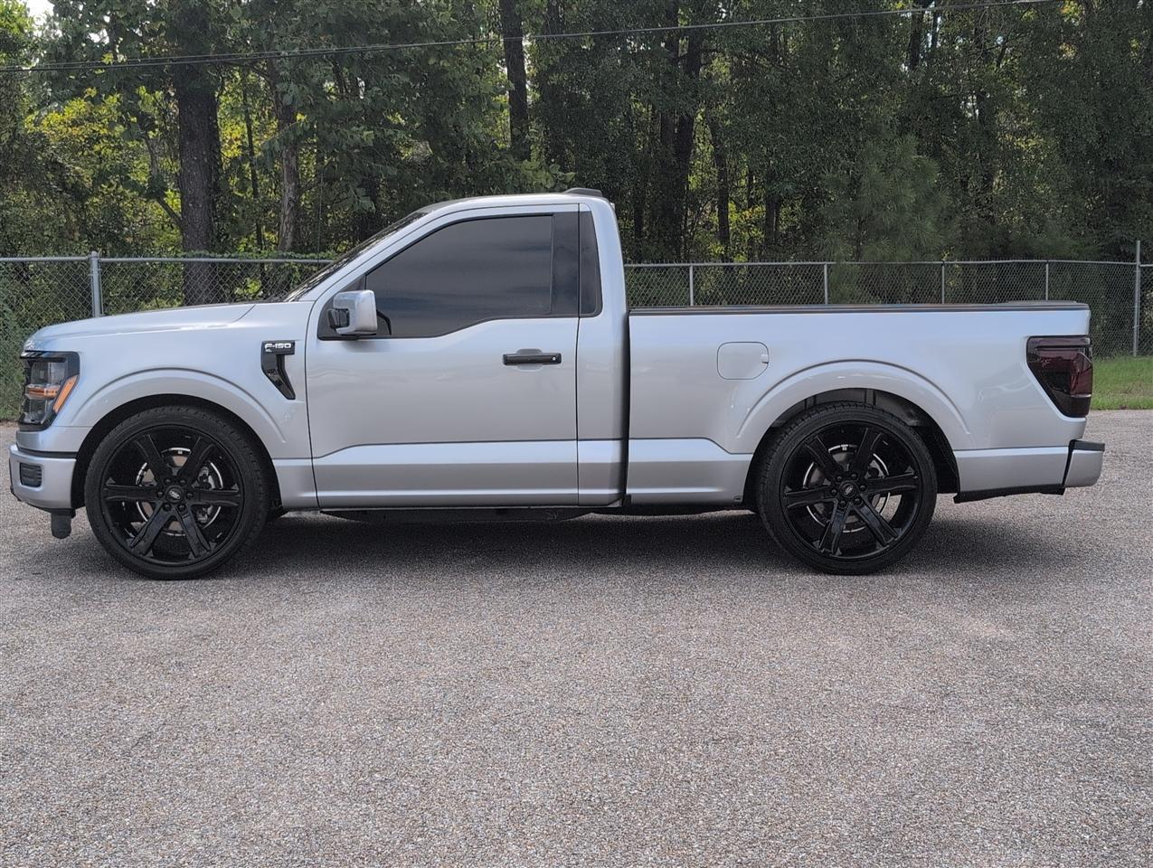 Ford F-150 photo 2