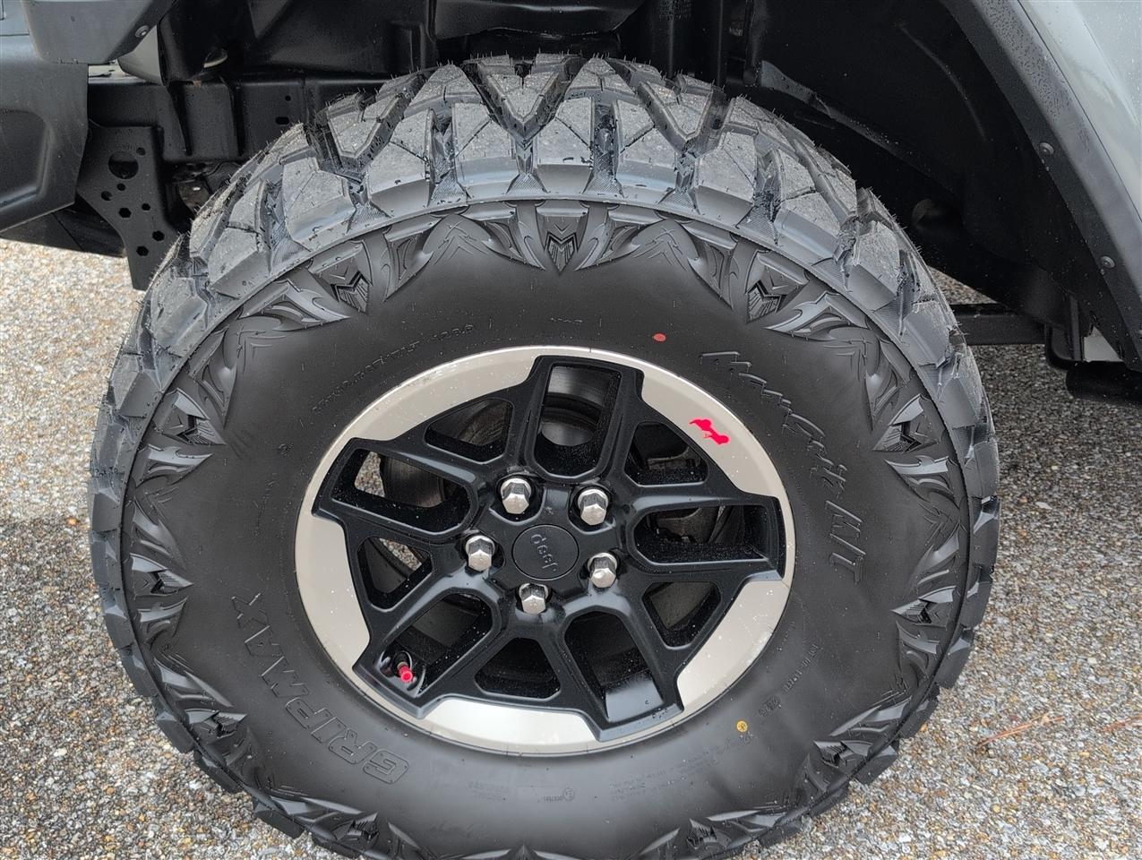 Jeep Wrangler photo 9