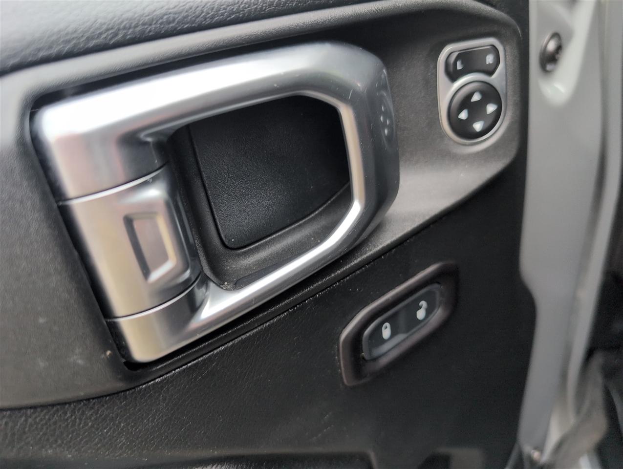 Jeep Wrangler photo 14