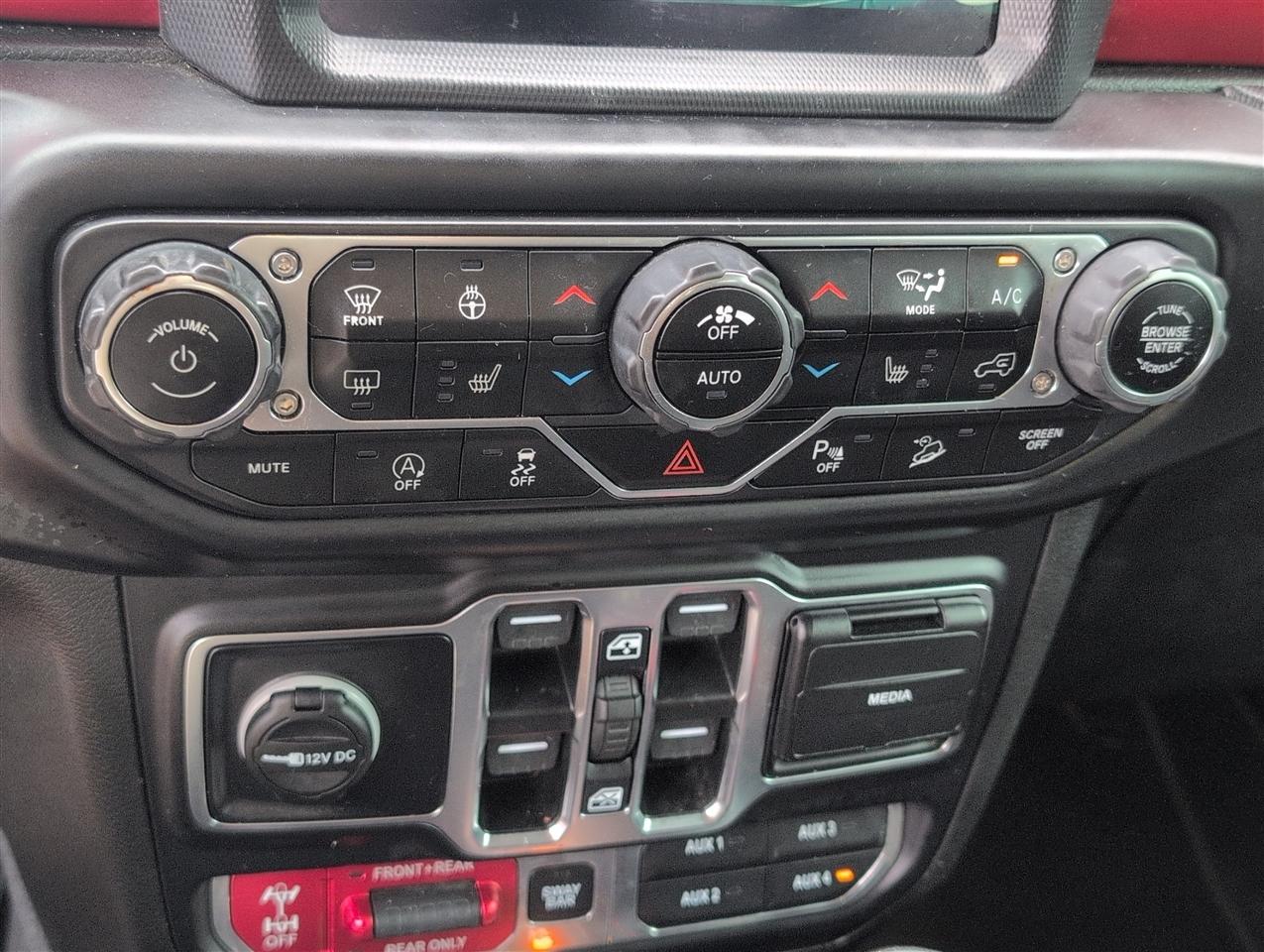 Jeep Wrangler photo 18