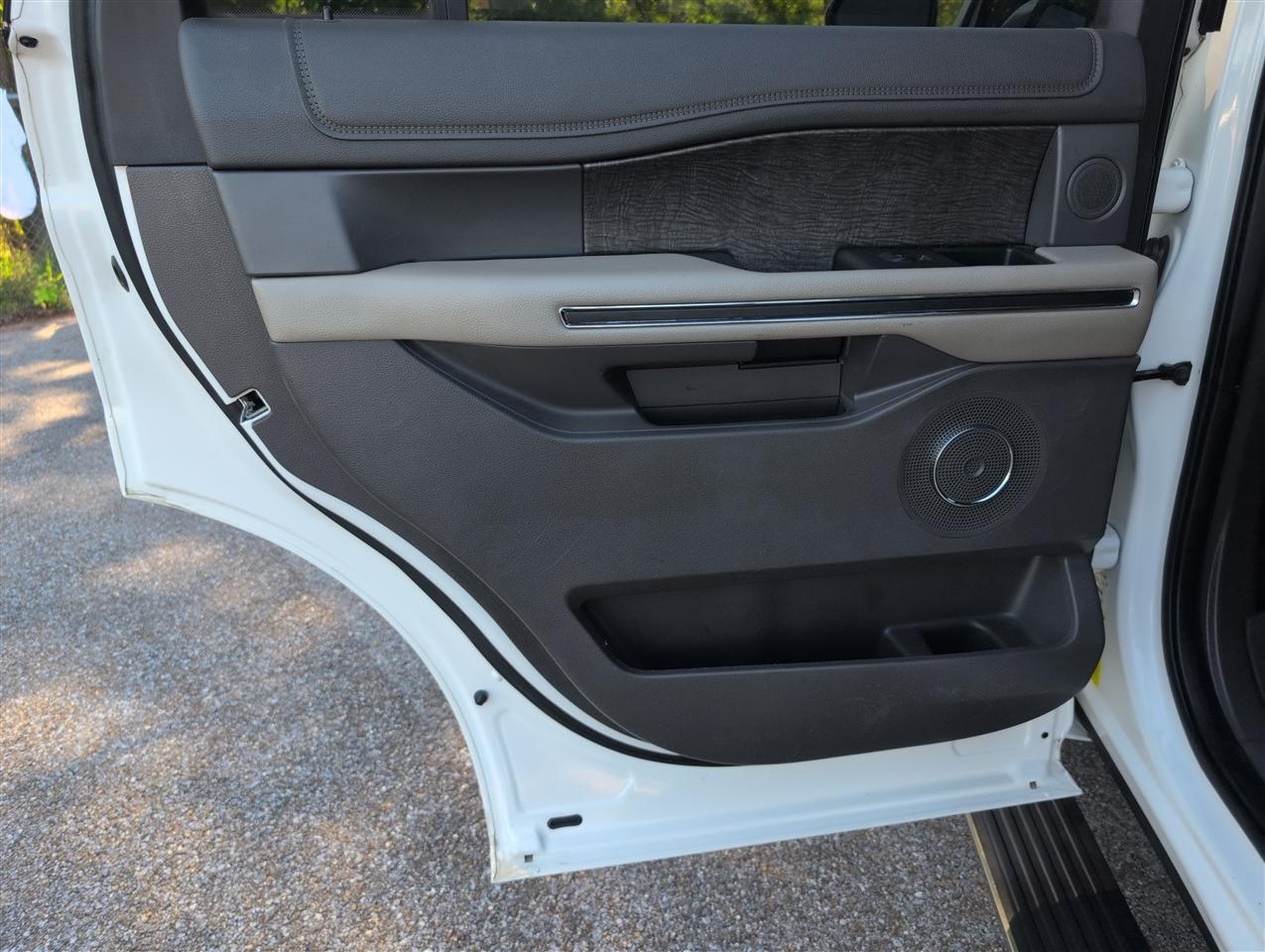 Ford Expedition  2021