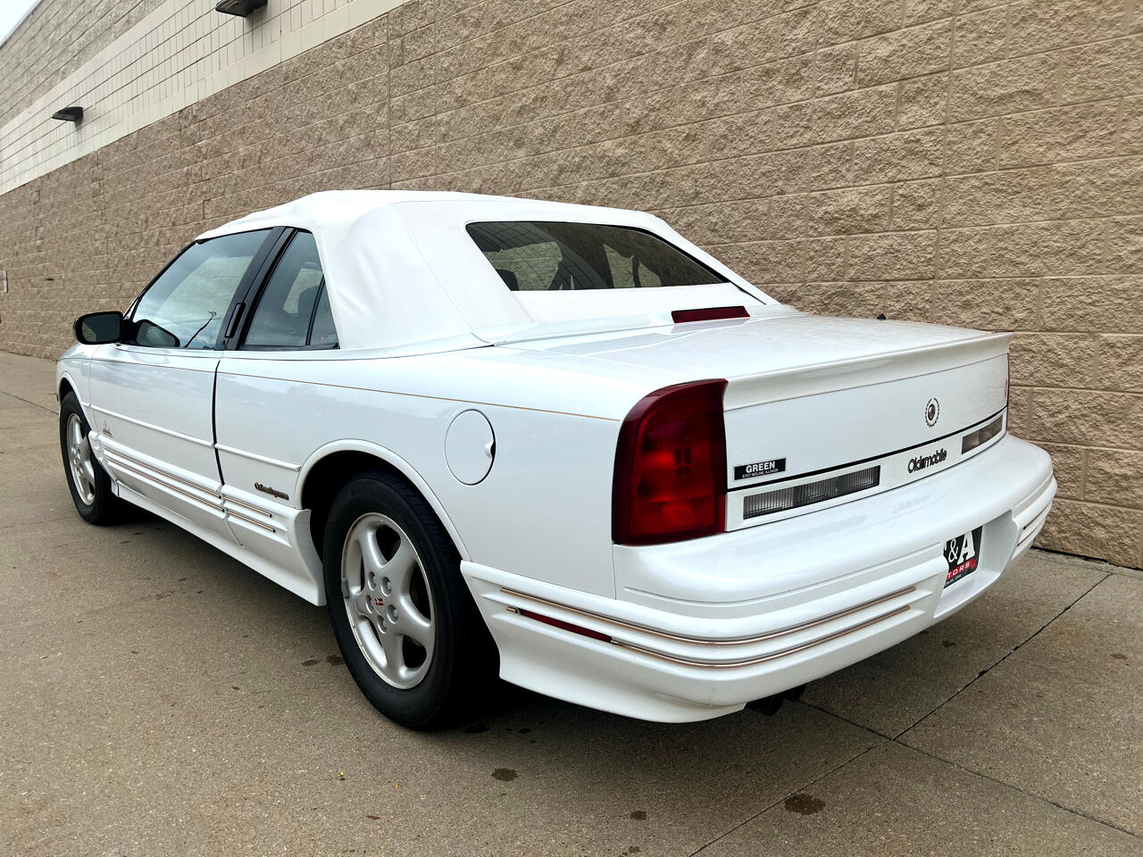 1994 Oldsmobile Cutlass Supreme photo 3