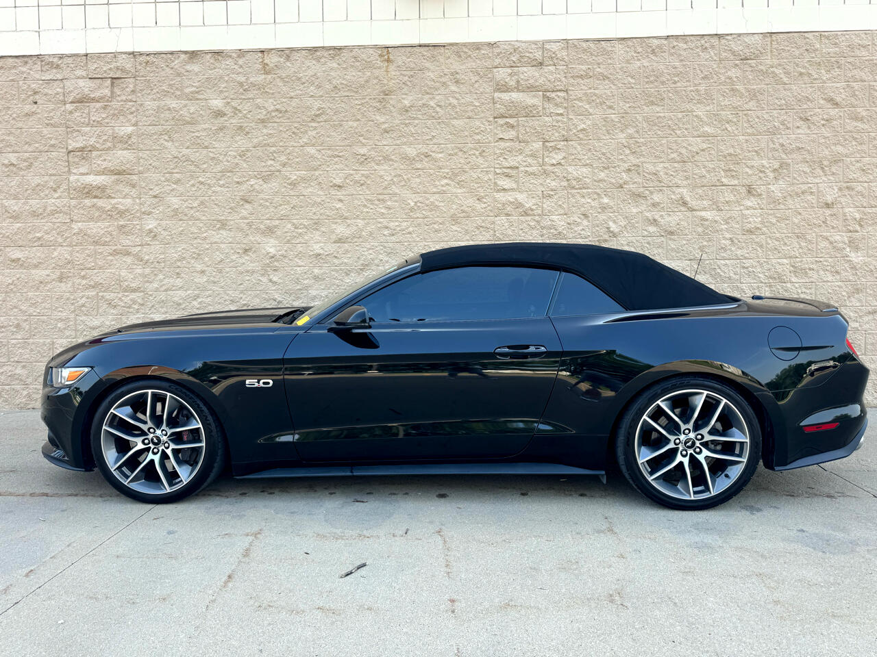 2017 Ford Mustang GT Premium Convertible photo 5