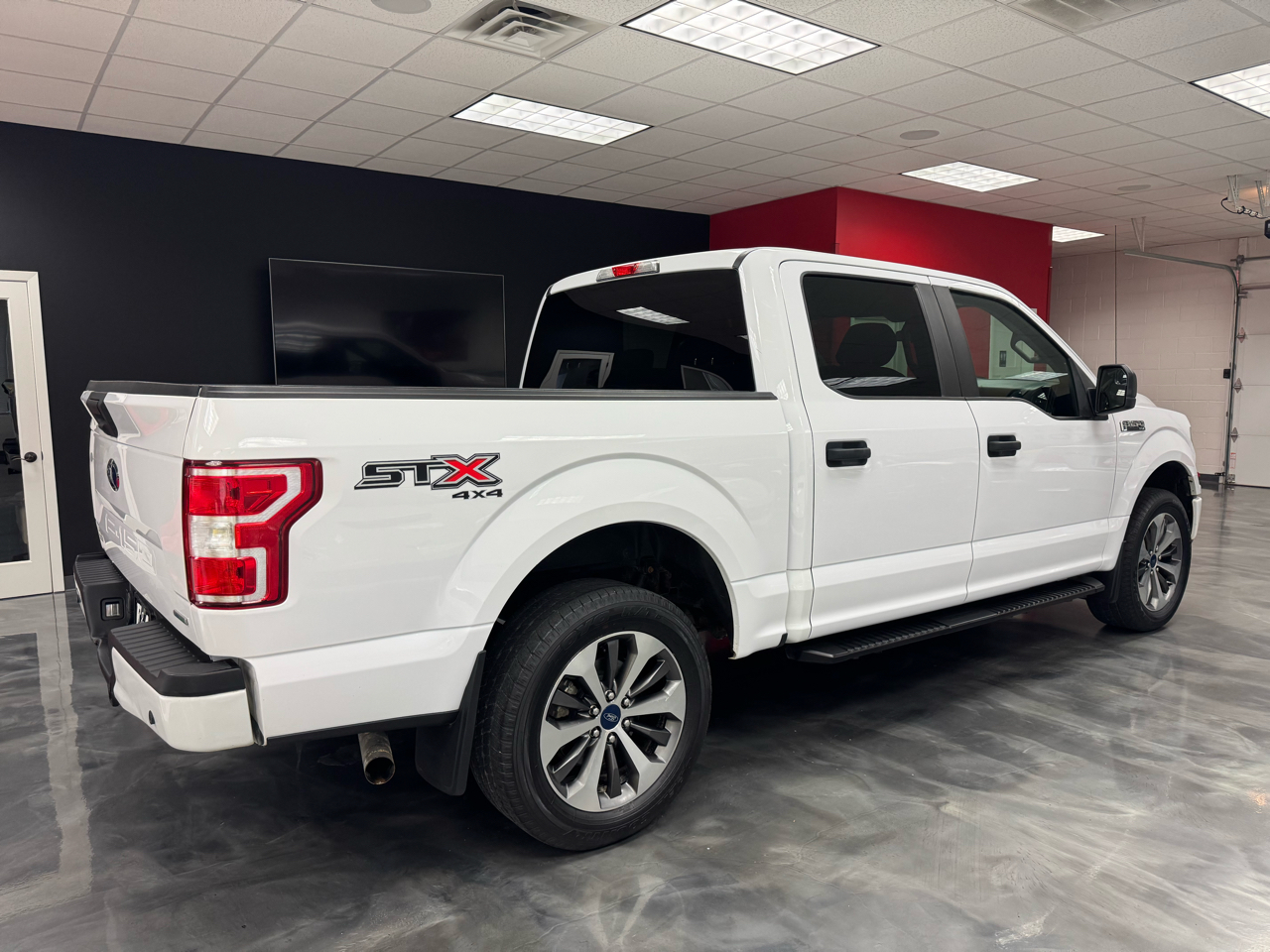 2019 Ford F-150 XLT photo 2