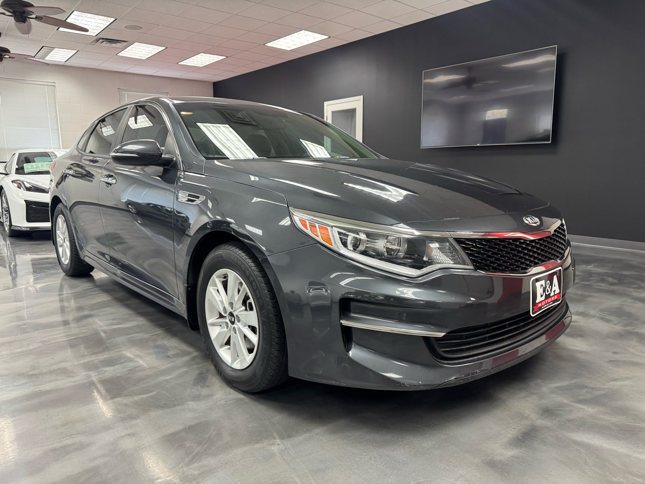 2017 Kia Optima LX photo 2