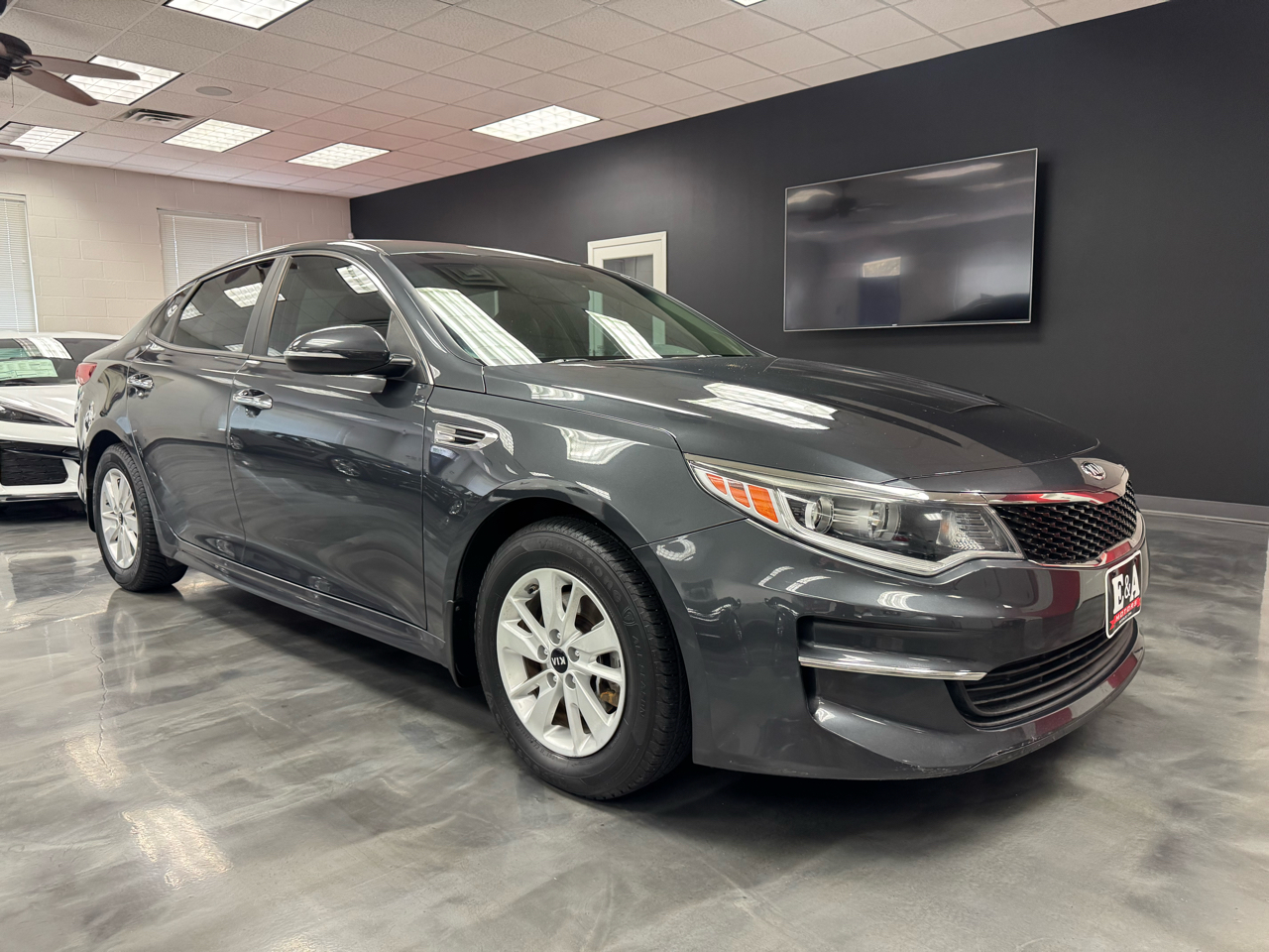 2017 Kia Optima LX photo 3