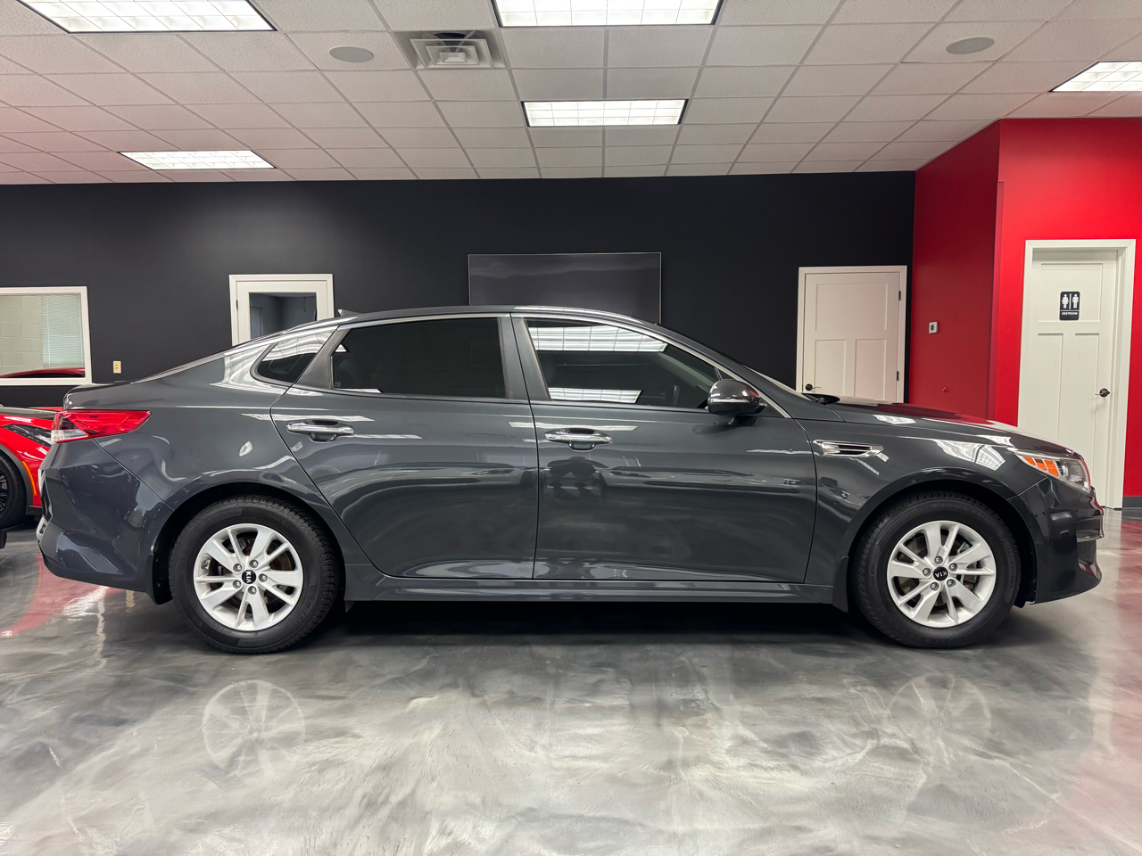 2017 Kia Optima LX photo 4